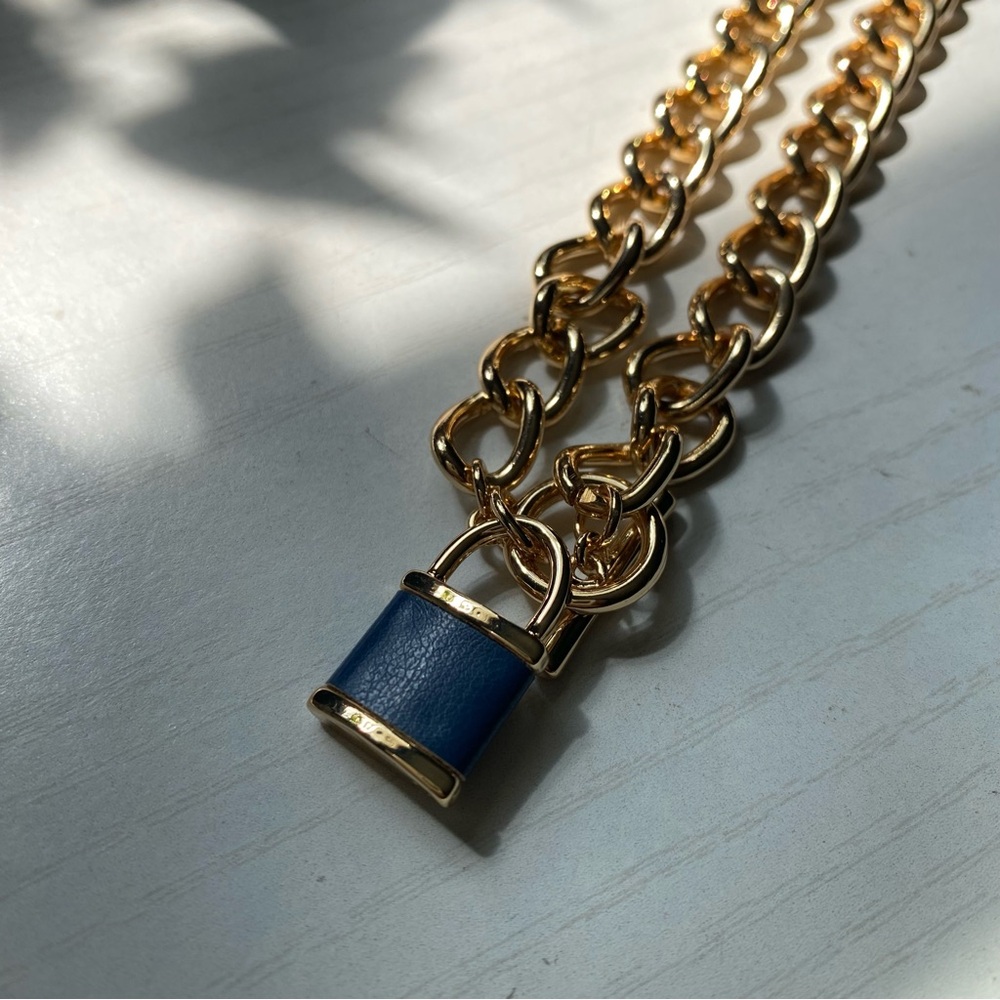 NWOT Worthington Gold Tone 17 Inch Curb Pendant
Necklace